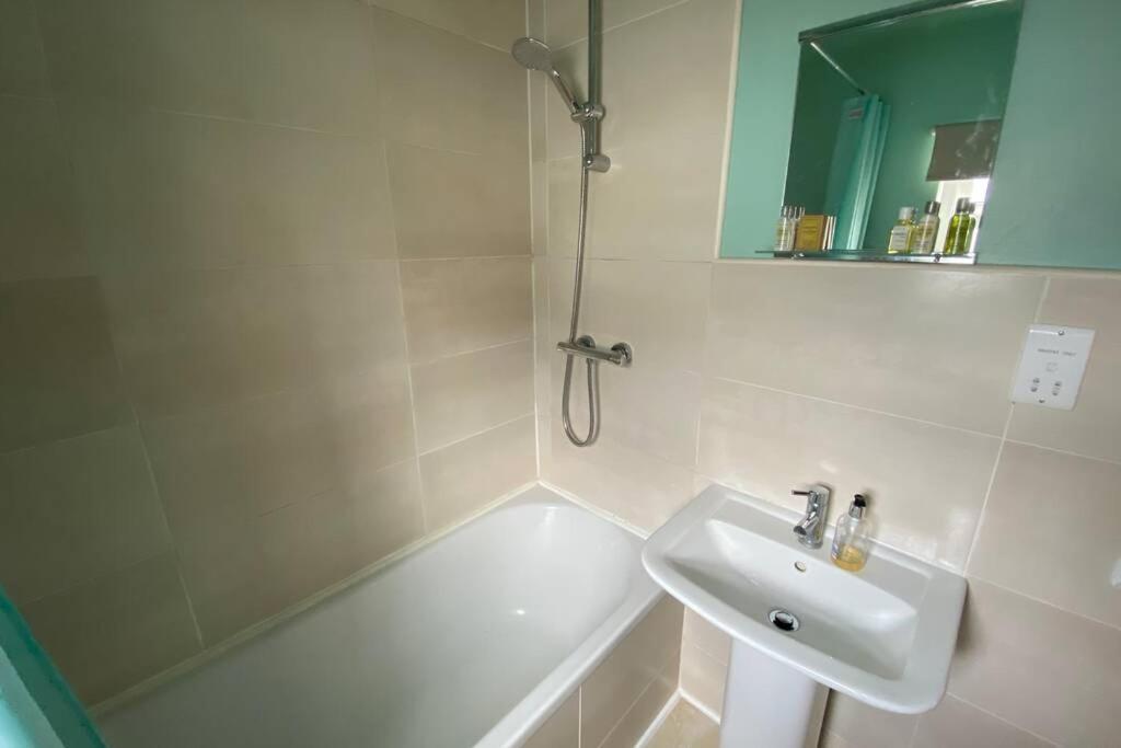 Апартаменты Sited In Lytham, Not Moss Side, Meadow Hse, Entire Hse, Sleeps 6 Moss Side  Экстерьер фото